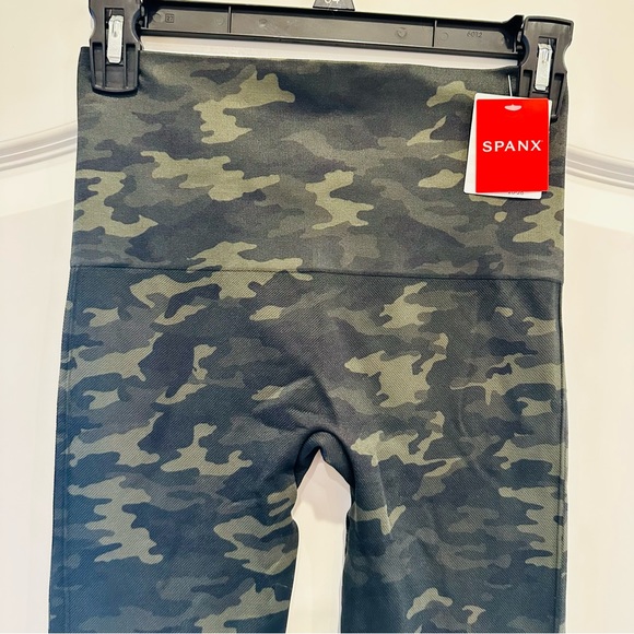 Spanx Look At Me Now Camo Seamless Leggings  Size M NEW with Tags - Picture 5 of 9
